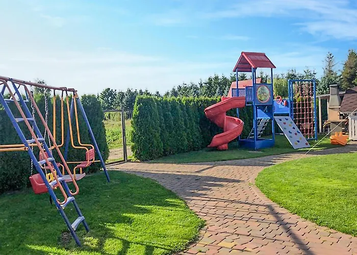 2 Bedroom Gorgeous In Сasa de vacaciones Chłopy